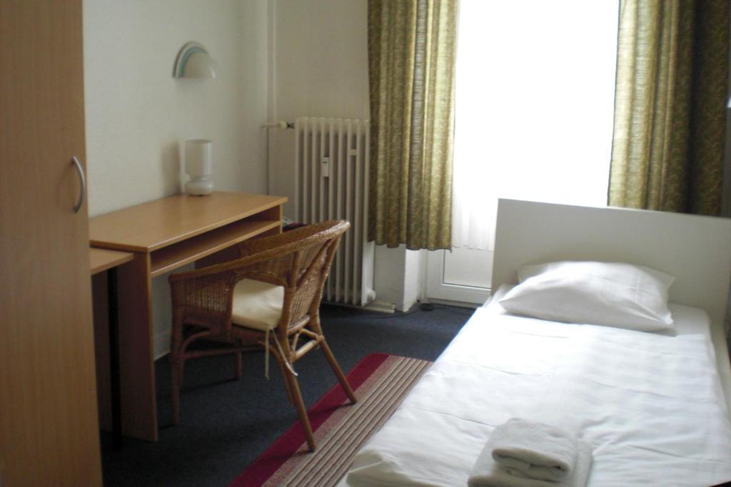 科美特酒店 杜塞尔多夫 客房 照片